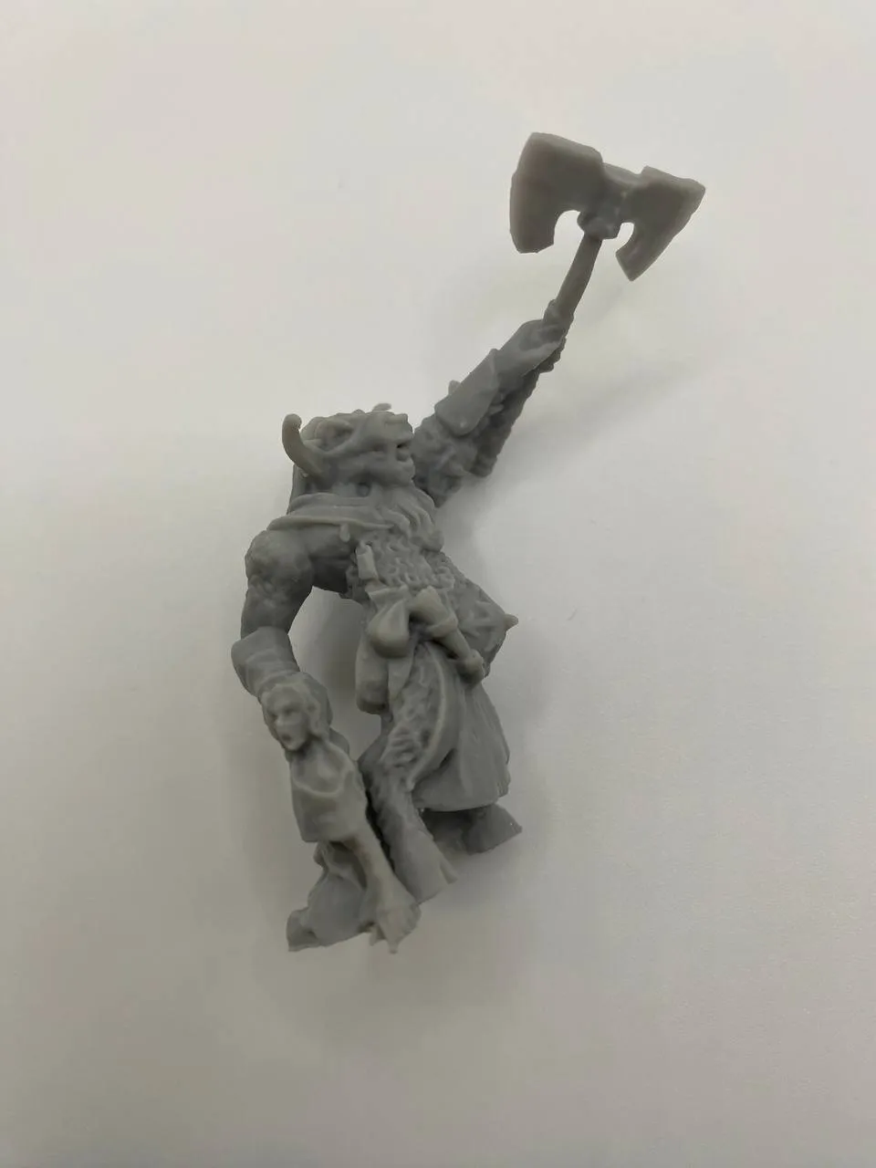 Epic Forge Chef Guerrier Homme-Bête figurine résine hache