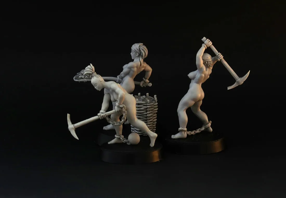Brother Vinni Working Nude Slave Girls figurines 28 mm résine, lot de 3