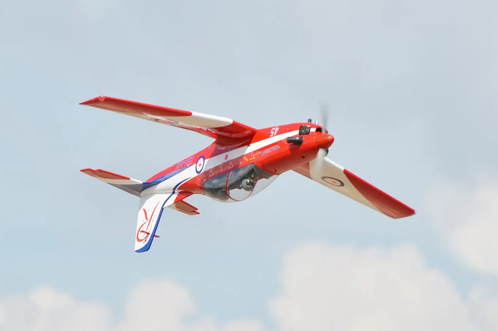 Black Horse PC-9 BH76 1840mm avion RC ARF 20cc train rentrant