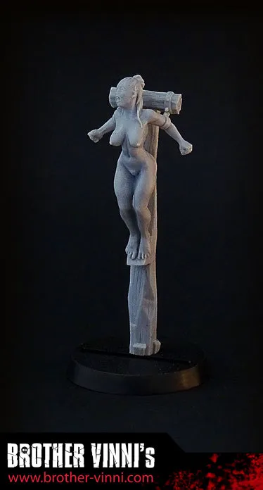 Brother Vinni Female Heretic figurine résine 28mm inquisition