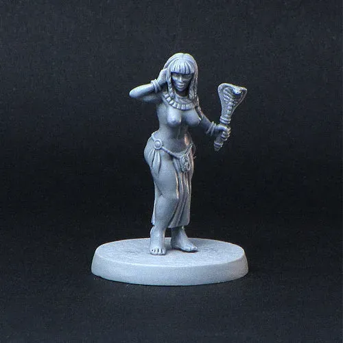 Brother Vinni Egyptian Priestess figurine résine 28mm serpent