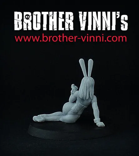 Brother Vinni Resting Bunny Girl figurine 28 mm allongée