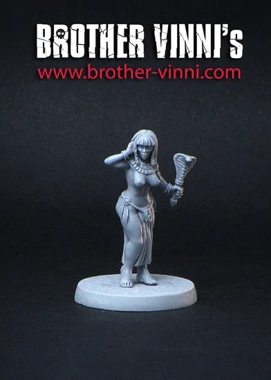 Brother Vinni Egyptian Priestess figurine résine 28mm serpent