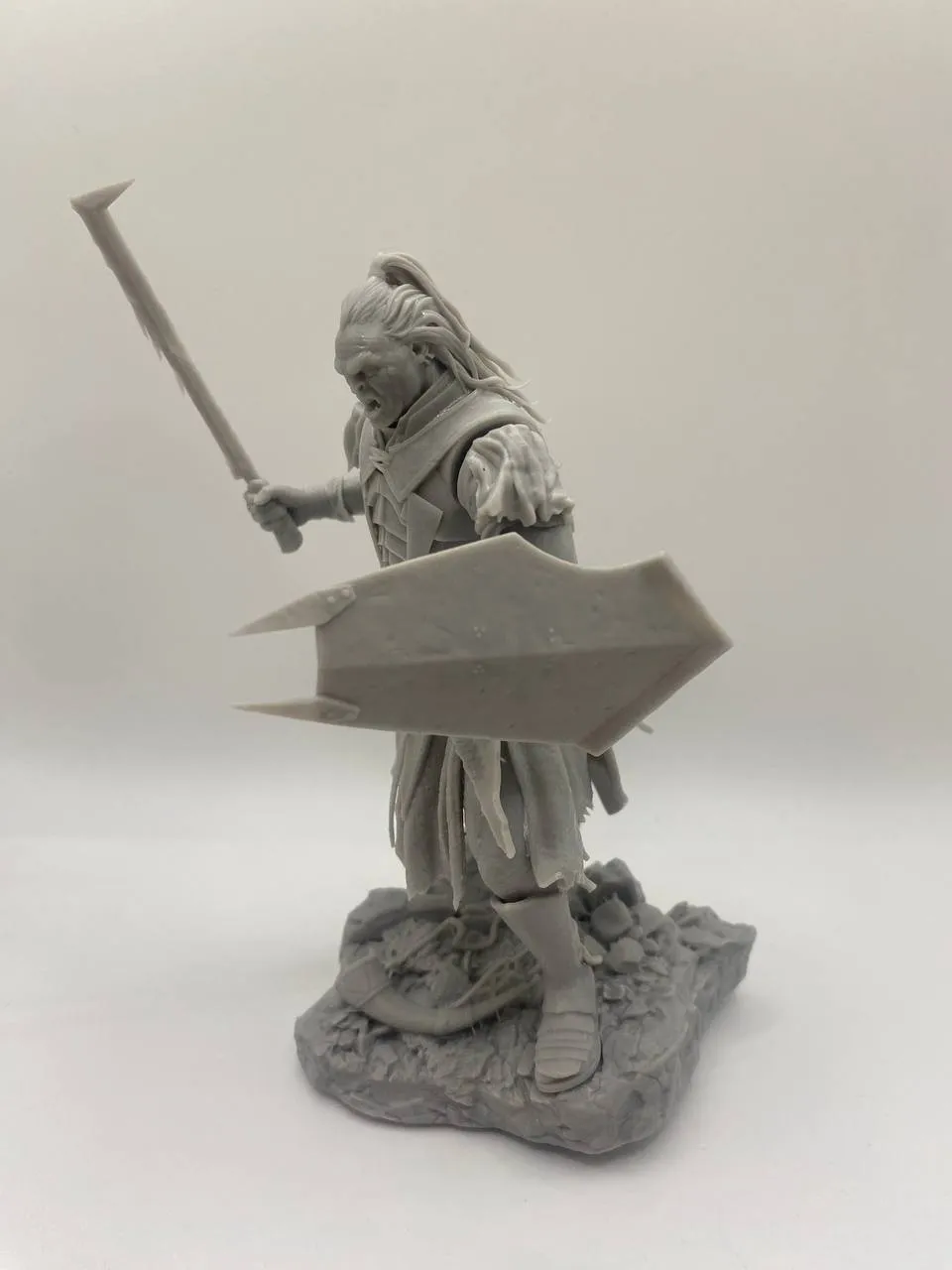 Epic Forge Lurtz Capitaine Uruk-haï figurine bouclier