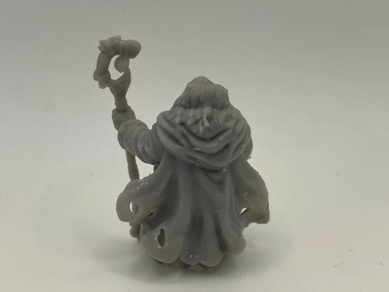 Epic Forge Mage Bâton Mystique figurine sage