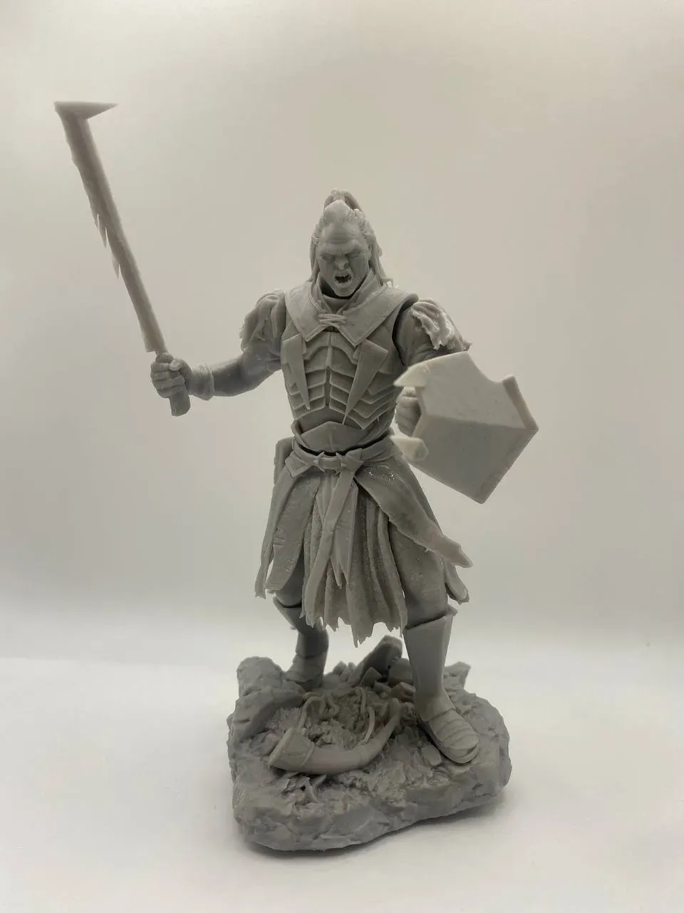 Epic Forge Lurtz Capitaine Uruk-haï figurine bouclier