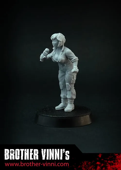 Brother Vinni Female Reporter figurine 28mm résine moderne