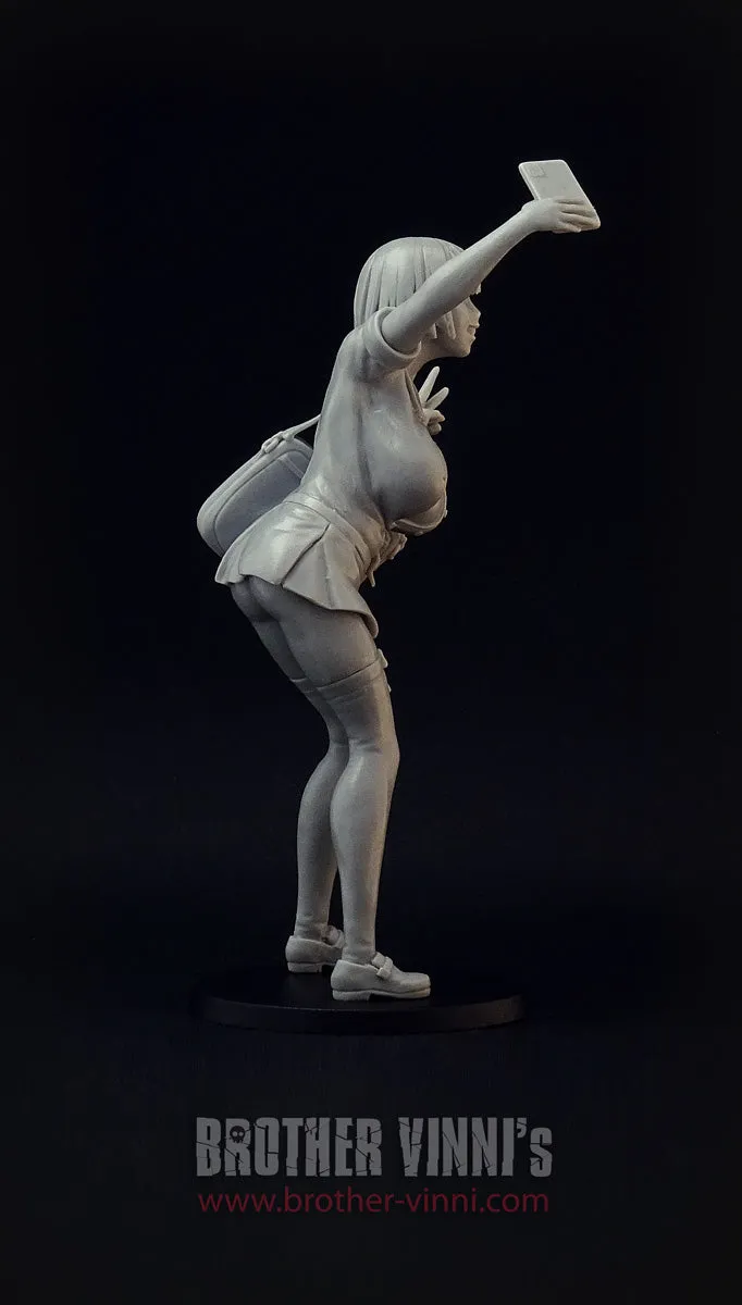 Brother Vinni Selfie figurine étudiante 90 mm résine non peinte