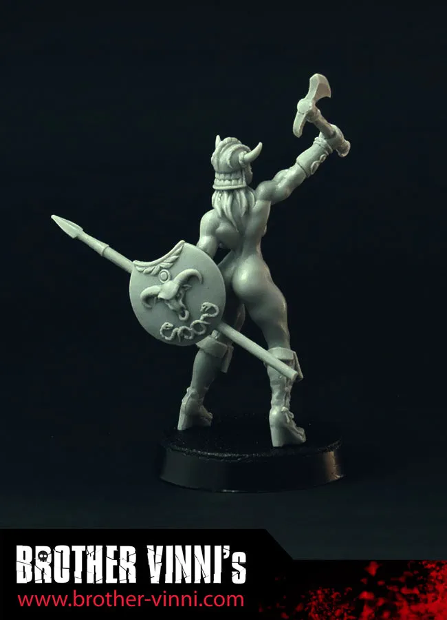 Brother Vinni Female Barbarian miniature résine 28mm amazone