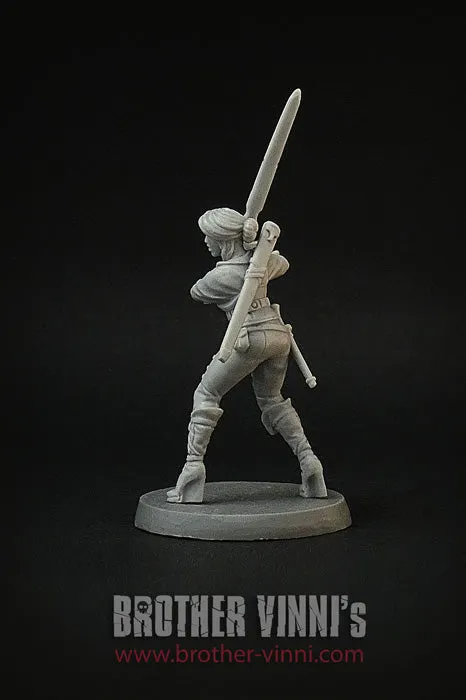 Brother Vinni Female Human Fighter figurine fantasy 28 mm épée