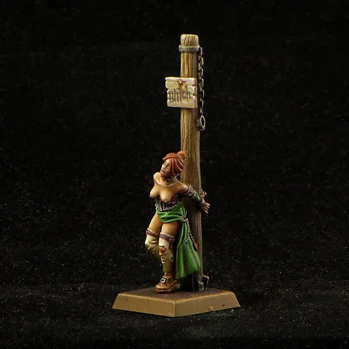 Brother Vinni Slave Girl at Stake figurine résine 28mm érotique