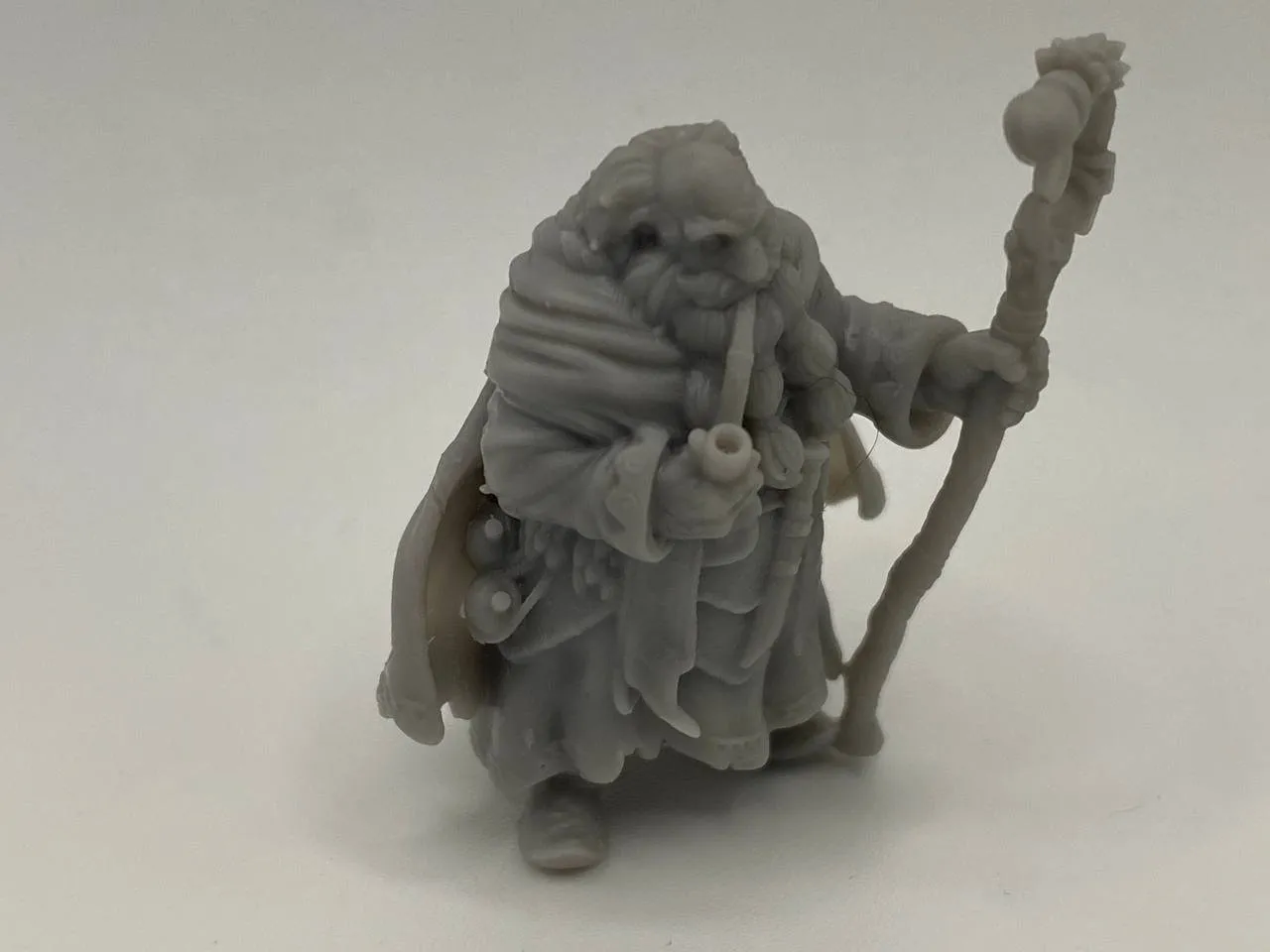Epic Forge Mage Bâton Mystique figurine sage