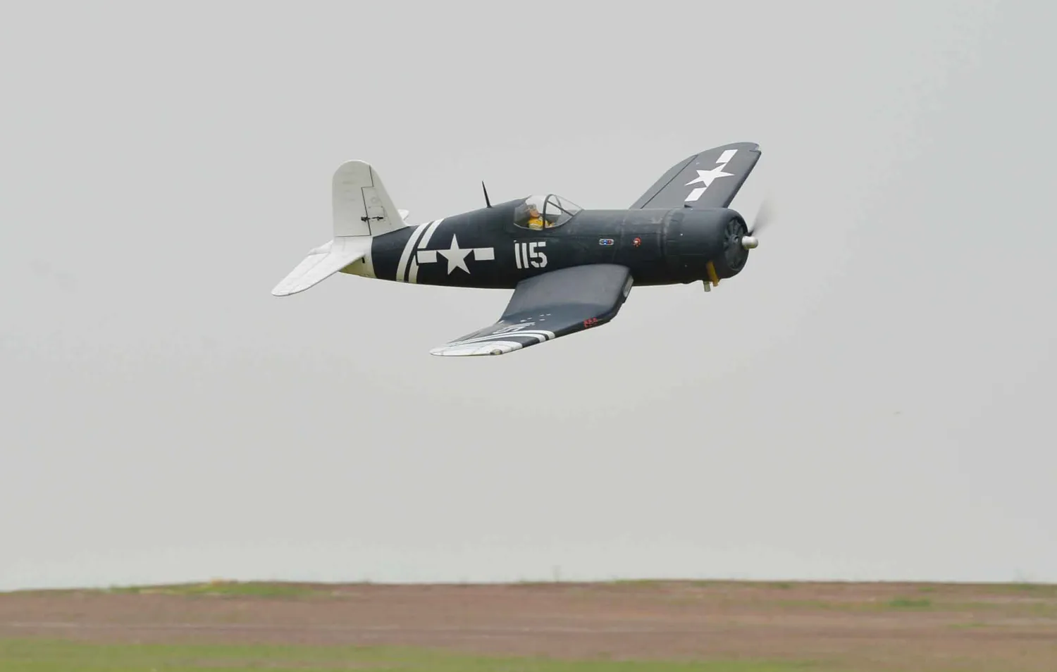 Black Horse Model BH64 Corsair avion RC 2280mm train électrique