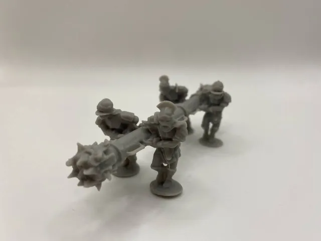 Epic Forge Uruk-Haï Bélier figurine résine siège