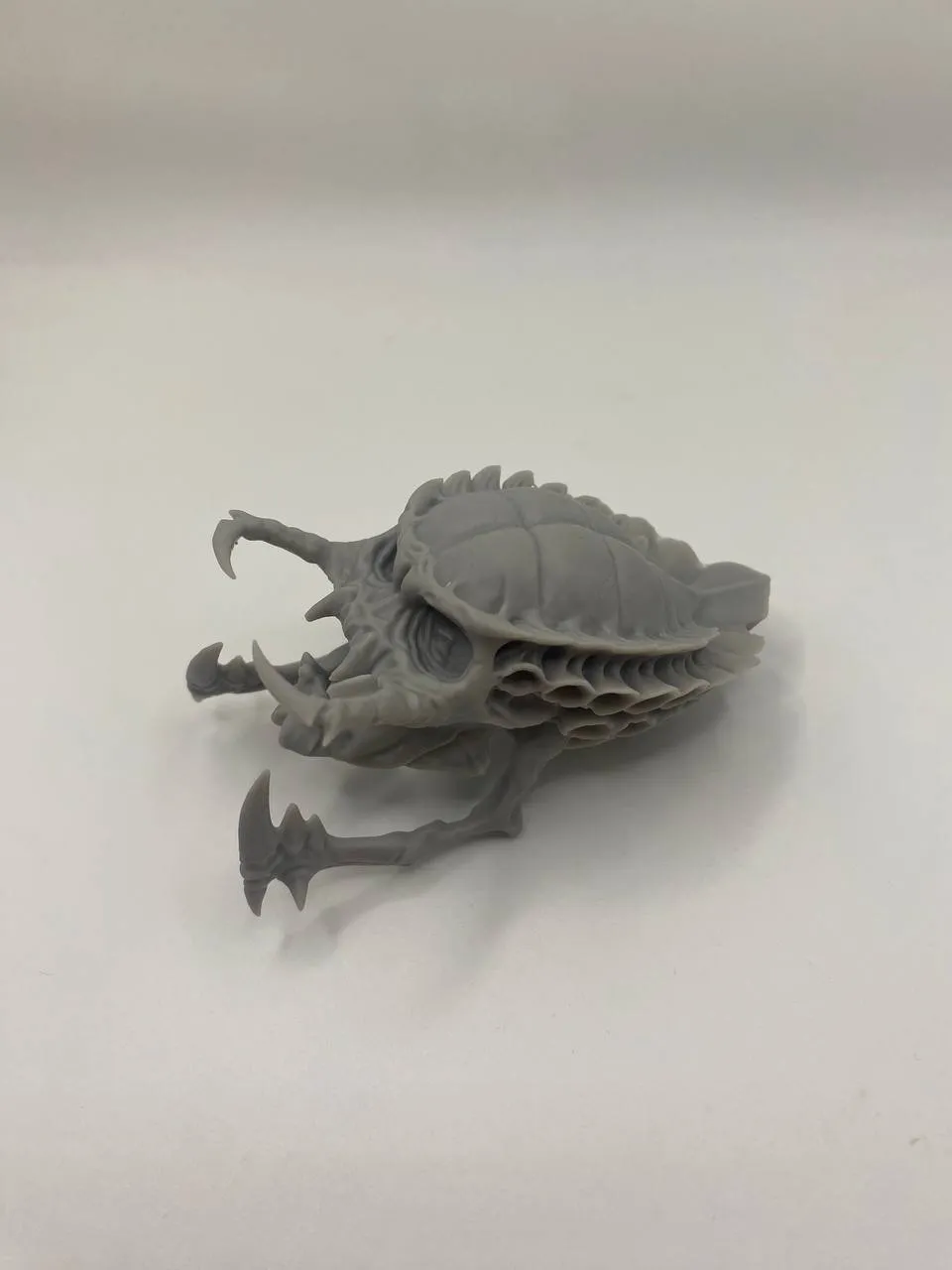 Epic Forge Crâne Predator figurine résine 70 mm