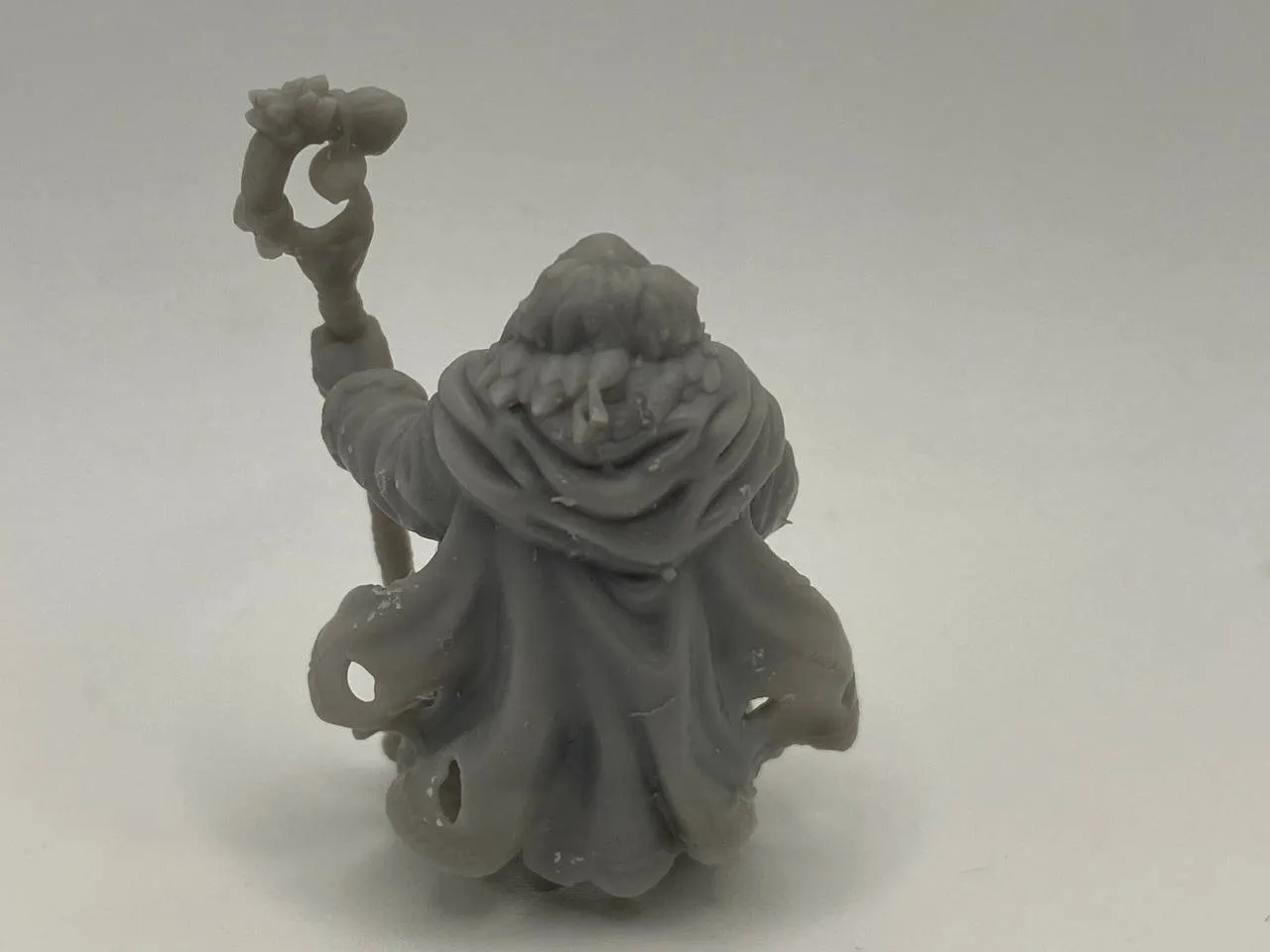 Epic Forge Mage Bâton Mystique figurine sage