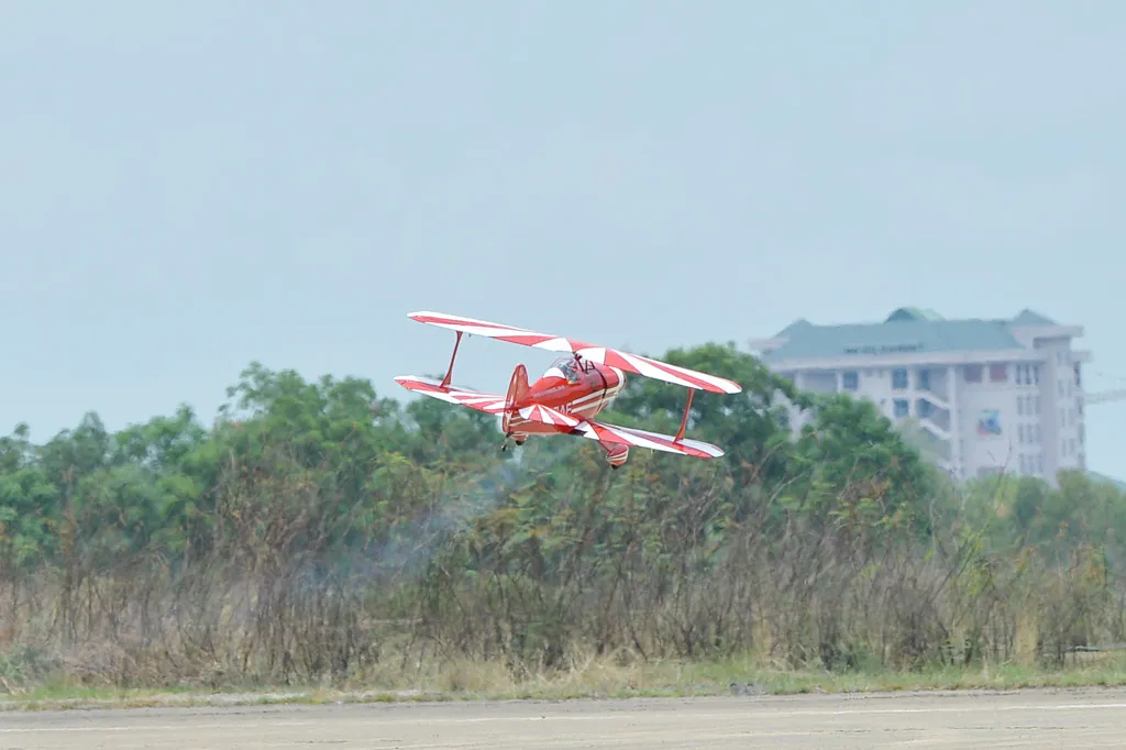 Black Horse Model BH85 Pitts avion RC 1500mm 20cc