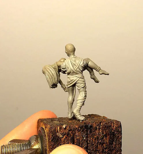 Brother Vinni Girl and Mummy figurine résine 28mm égypte