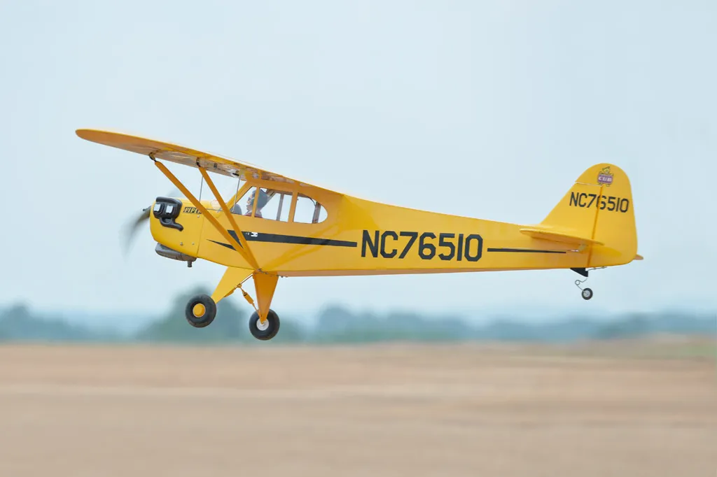 Black Horse BH58 Piper J-3 Cub avion RC 2380mm thermique électrique