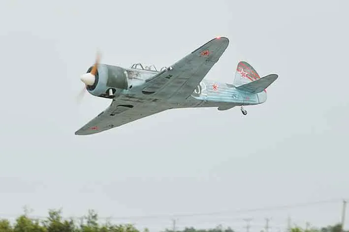Black Horse Model BH187 Yak 11 avion RC 2350mm 60cc