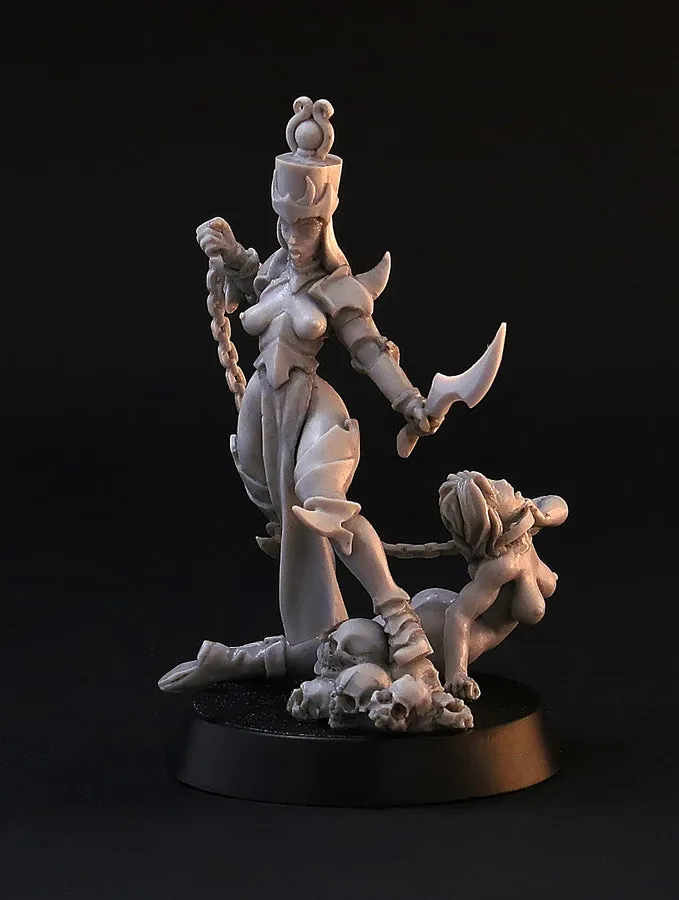 BROTHER VINNI Dungeon Queen figurine résine 28 mm non peinte