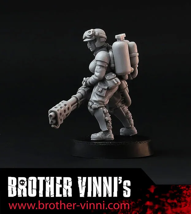 BROTHER VINNI Female Special Weapon Flamethrower figurine 28 mm résine