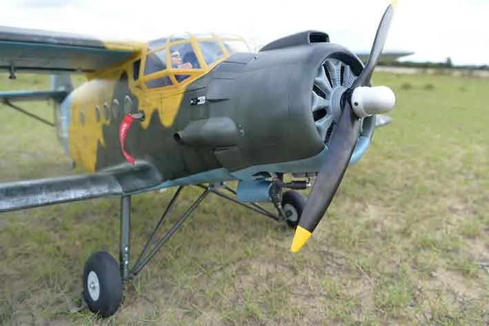 Black Horse BH186 Antonov An-2 avion RC ARF 2425 mm essence