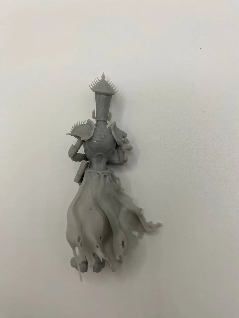 Epic Forge Spectre du Tribunal figurine résine spectrale
