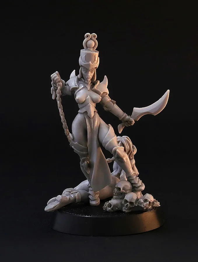 BROTHER VINNI Dungeon Queen figurine résine 28 mm non peinte