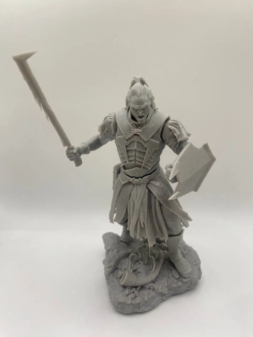 Epic Forge Lurtz Capitaine Uruk-haï figurine bouclier