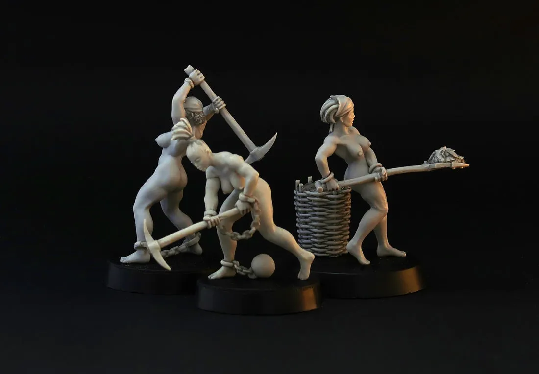 Brother Vinni Working Nude Slave Girls figurines 28 mm résine, lot de 3