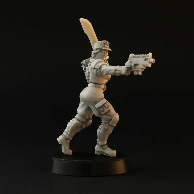 BROTHER VINNI Special Unit Female Guard Sergeant figurine 28-32 mm résine