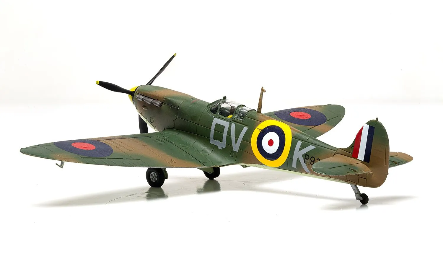 Airfix Supermarine Spitfire Mk.Ia maquette avion Strike Bolt Action