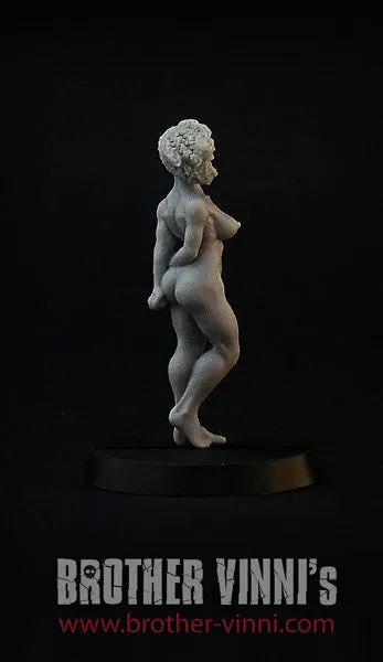 BROTHER VINNI Standing Naked Woman 28 mm figurine résine 1 pièce