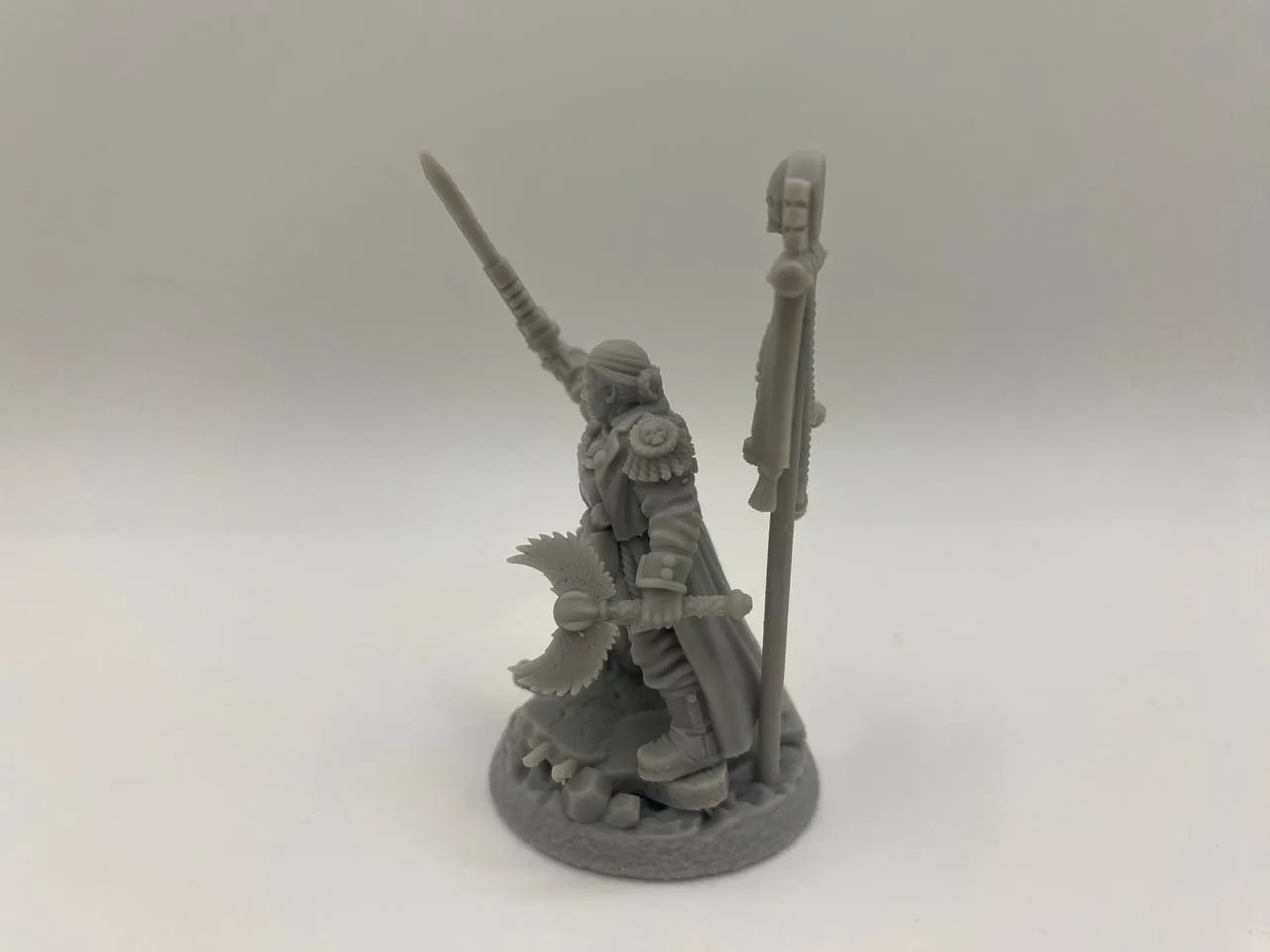 Epic Forge Ursula Creed figurine étendard