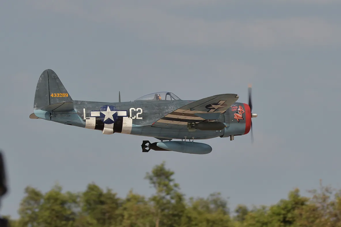Black Horse BH117 P-47 Thunderbolt avion RC 2075mm 60cc