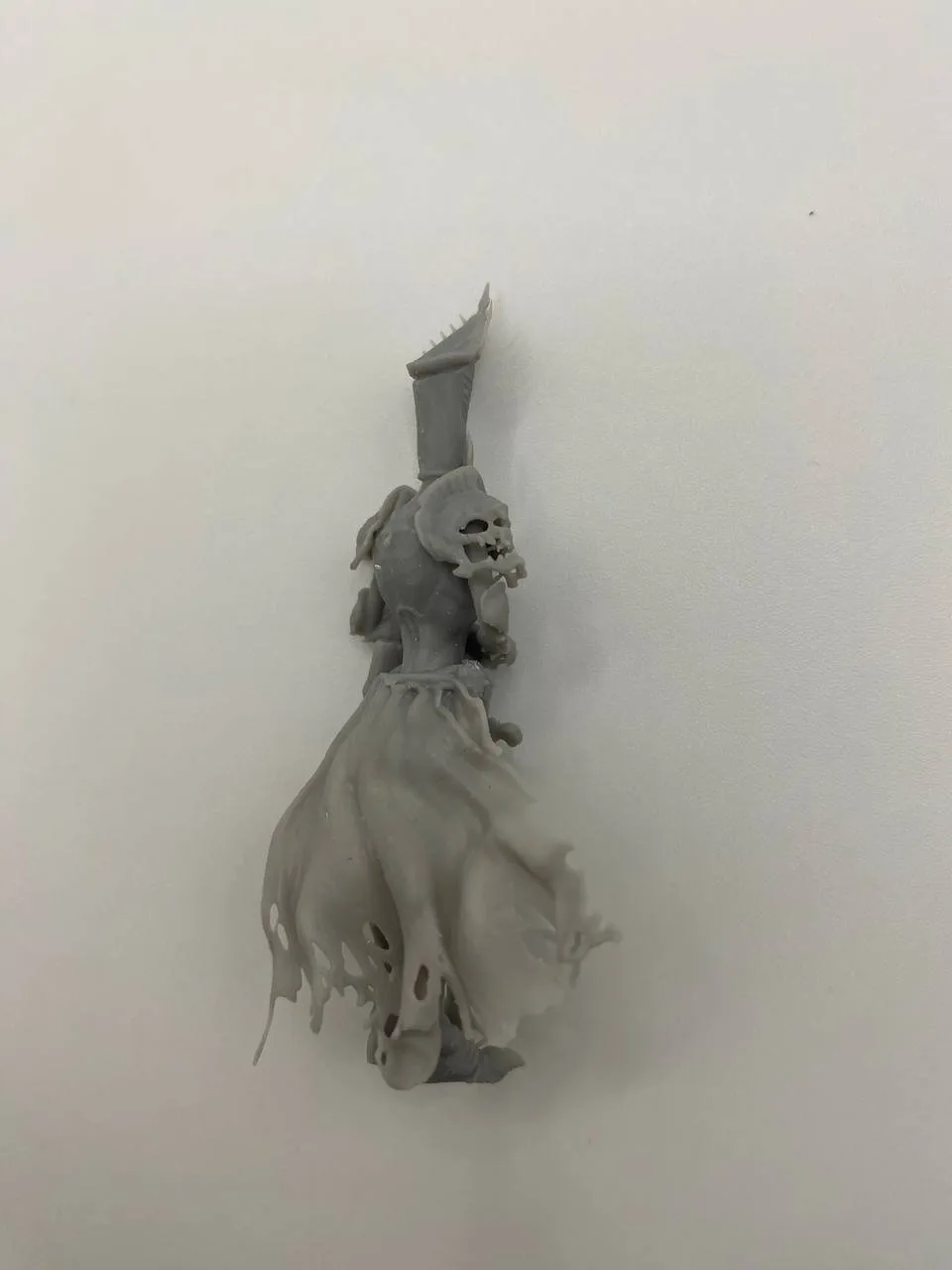 Epic Forge Spectre du Tribunal figurine résine spectrale