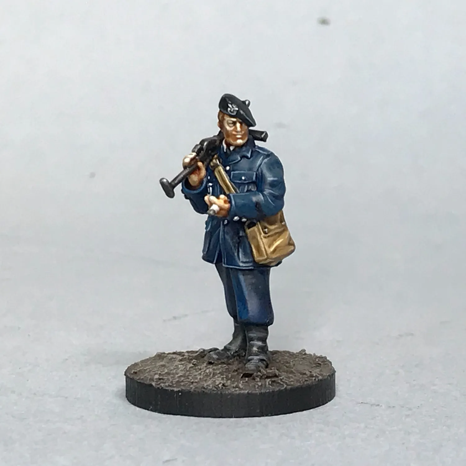 DES TRANCHEES AUX BARRICADES MILICE FRANCAISE figurines 28 mm résine