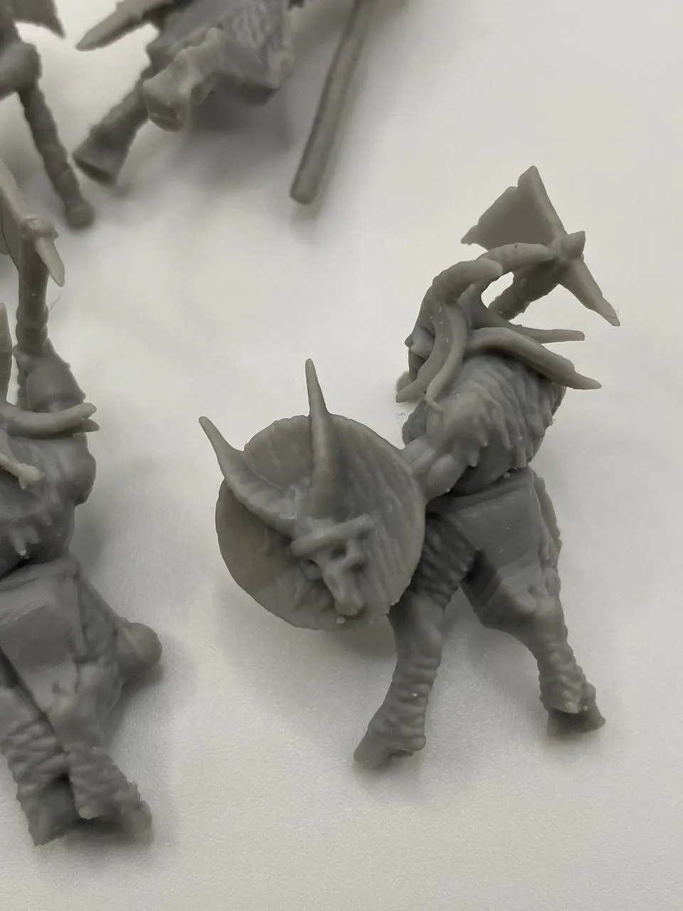 Epic Forge Hommes-bêtes figurines guerriers haches