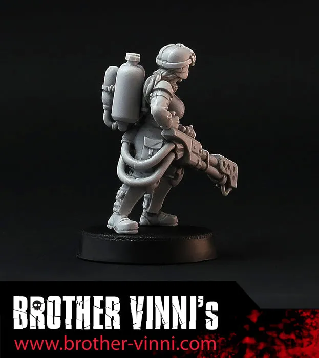 BROTHER VINNI Female Special Weapon Flamethrower figurine 28 mm résine