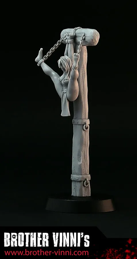 Brother Vinni esclave au pilori figurine résine 28mm
