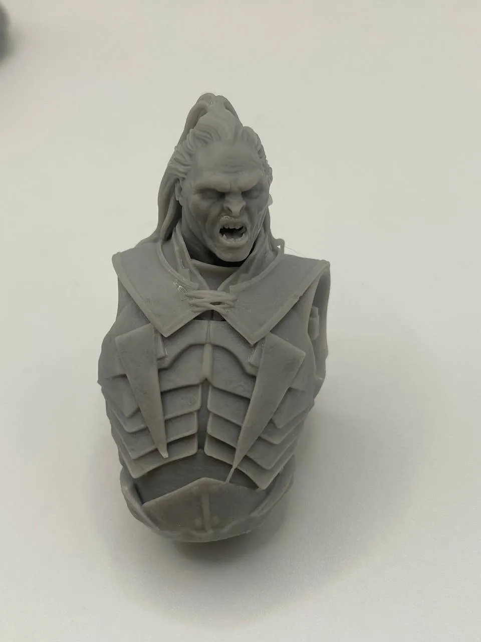 Epic Forge Lurtz Capitaine Uruk-haï figurine bouclier