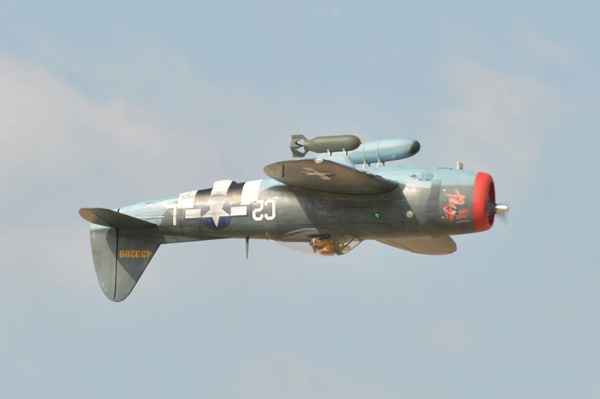 Black Horse BH117 P-47 Thunderbolt avion RC 2075mm 60cc