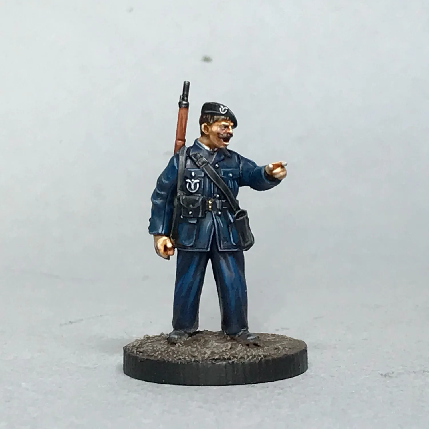 DES TRANCHEES AUX BARRICADES MILICE FRANCAISE figurines 28 mm résine