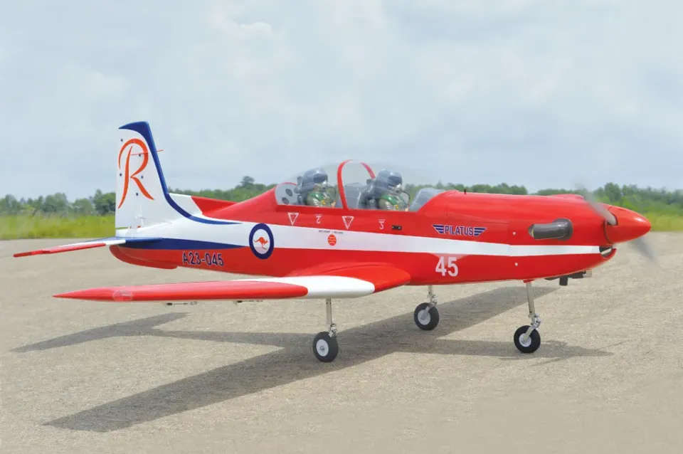 Black Horse PC-9 BH76 1840mm avion RC ARF 20cc train rentrant
