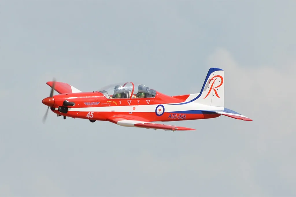 Black Horse PC-9 BH76 1840mm avion RC ARF 20cc train rentrant