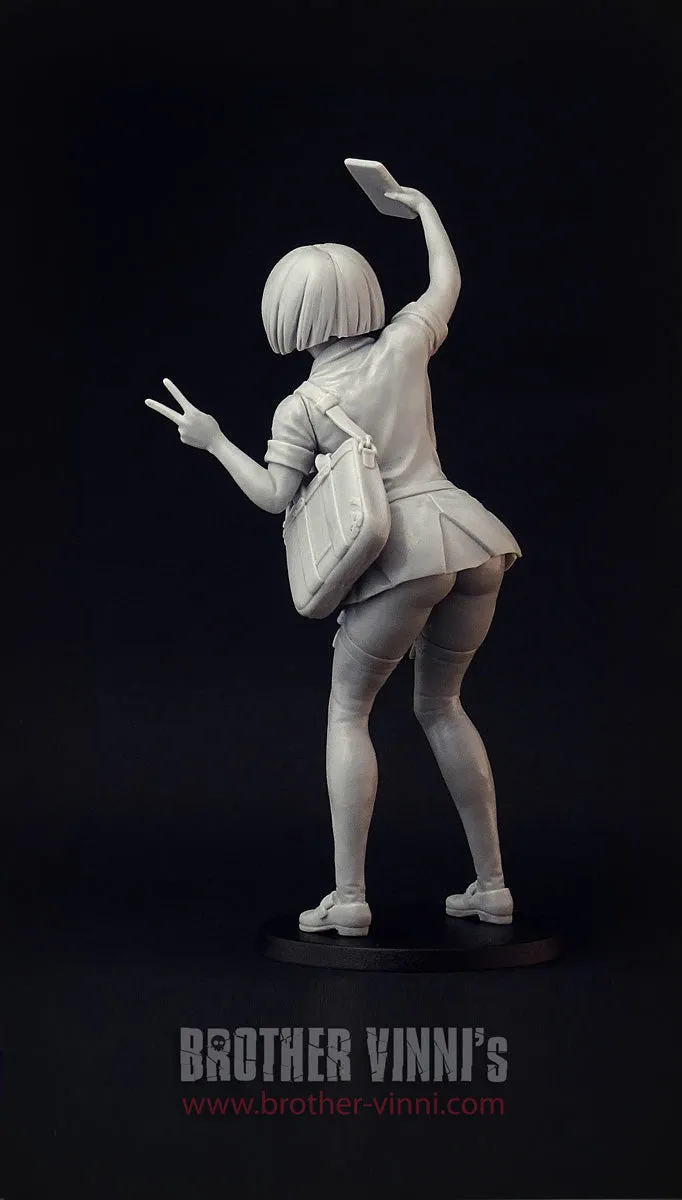 Brother Vinni Selfie figurine étudiante 90 mm résine non peinte