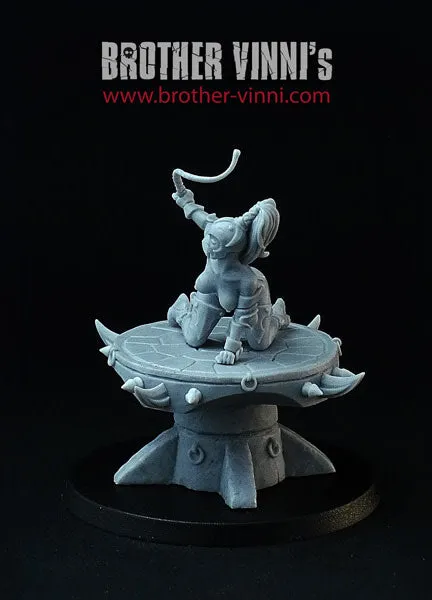 Brother Vinni Table of Whipping décor résine donjon