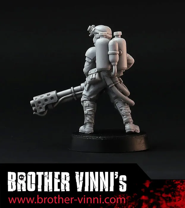BROTHER VINNI Female Special Weapon Flamethrower figurine 28 mm résine