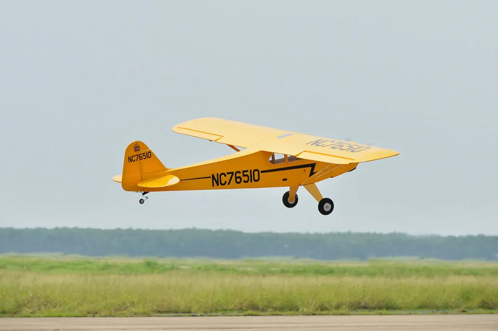 Black Horse BH04 Piper J-3 Cub avion RC 1950mm 46-55 ARF